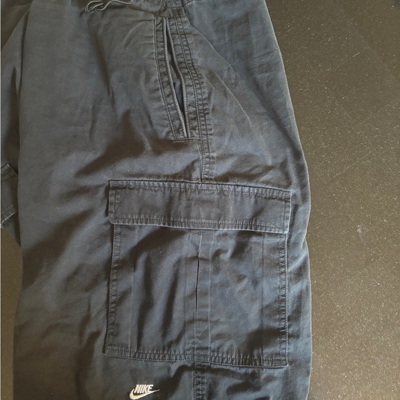Nike Cargo Shorts, Size Large - Picture 5 of 8
